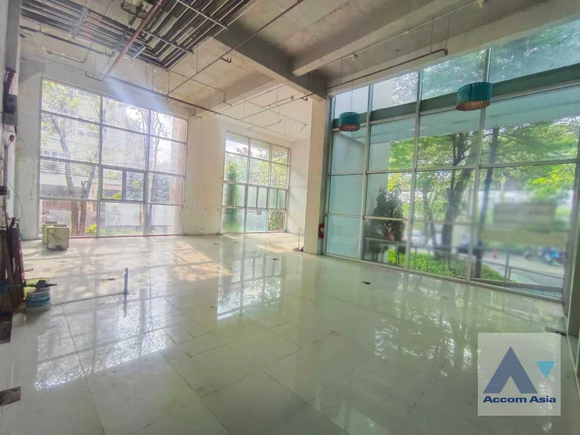 unit Retail / showroom For Rent & Sale in Charoen Nakhon, Bangkok  near BTS Krung Thon Buri (AA12604)