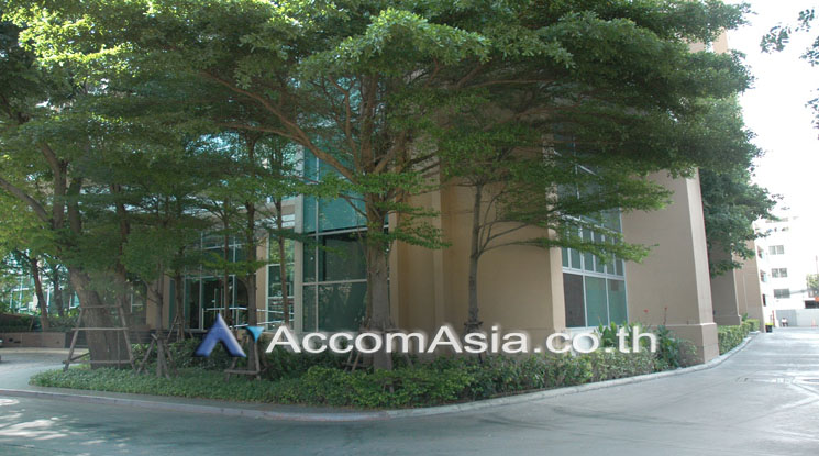  1  Retail / Showroom For Sale in Charoen Nakhon ,Bangkok BTS Krung Thon Buri at Villa Sathorn AA12605