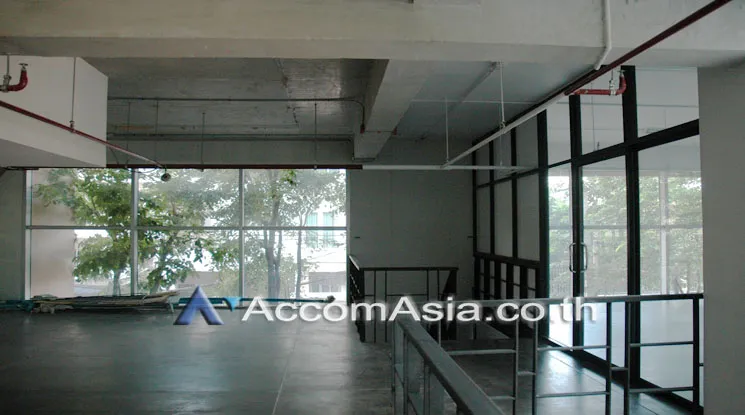 unit Retail / showroom For Sale in Charoen Nakhon, Bangkok  near BTS Krung Thon Buri (AA12605)