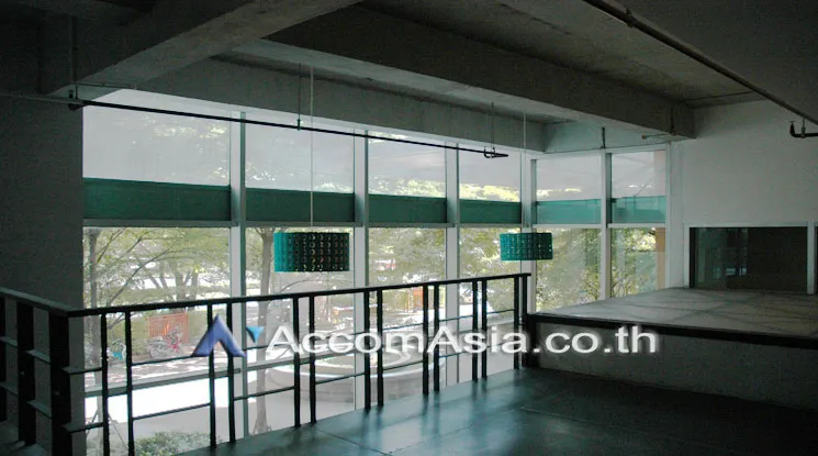 unit Retail / showroom For Sale in Charoen Nakhon, Bangkok  near BTS Krung Thon Buri (AA12605)