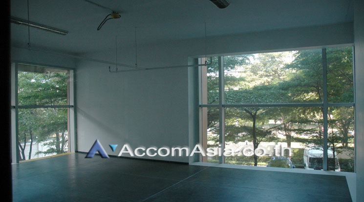5  Retail / Showroom For Sale in Charoen Nakhon ,Bangkok BTS Krung Thon Buri at Villa Sathorn AA12605