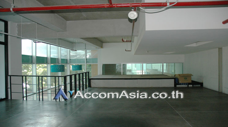 6  Retail / Showroom For Sale in Charoen Nakhon ,Bangkok BTS Krung Thon Buri at Villa Sathorn AA12605