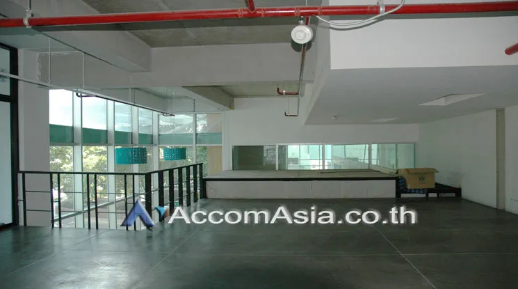 6  Retail / Showroom For Sale in Charoen Nakhon ,Bangkok BTS Krung Thon Buri at Villa Sathorn AA12605