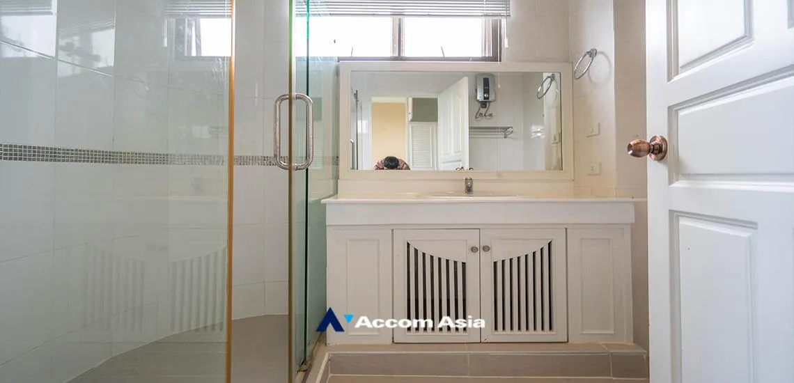 19  4 br Apartment For Rent in Sukhumvit ,Bangkok BTS Phrom Phong at Pet friendly - High rise Apartment in Phrom Phong AA12625