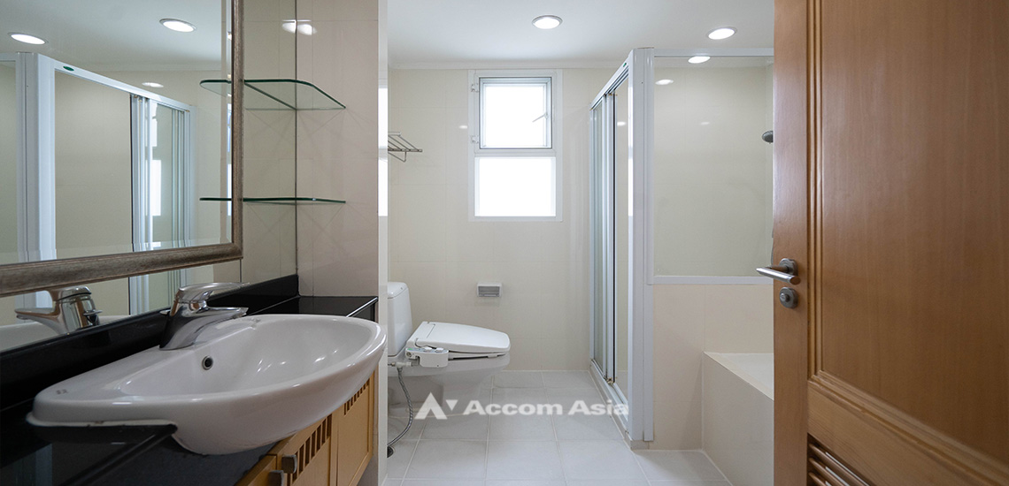 12  3 br Apartment For Rent in Sukhumvit ,Bangkok BTS Phrom Phong at Apartment with Top Facilities, Close to Emshere AA12700