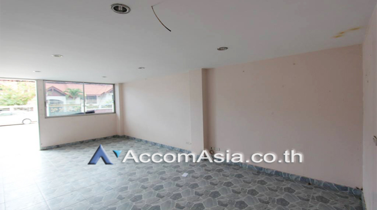 7  Shophouse For Sale in Dusit ,Bangkok  AA12995