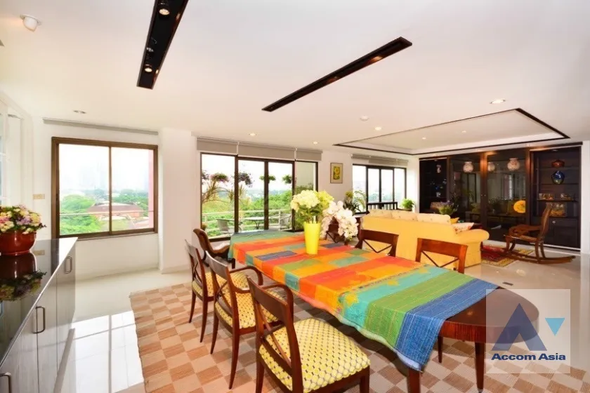 unit 3 Bedrooms  Condominium For Rent in Ploenchit, Bangkok  near BTS Ploenchit (AA13034)
