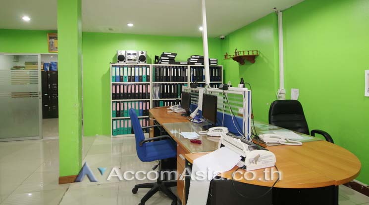  1  Townhouse For Sale in Silom ,Bangkok BTS Saphan Taksin AA13038