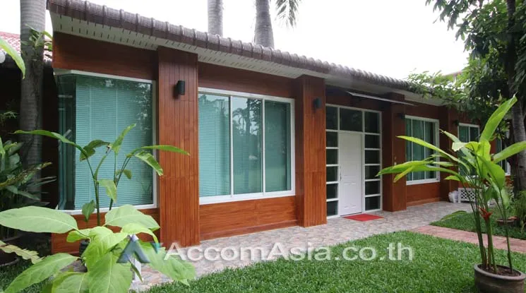 unit 2 Bedrooms  Townhouse For Rent in Sukhumvit, Bangkok  near BTS Thong Lo (AA13199)