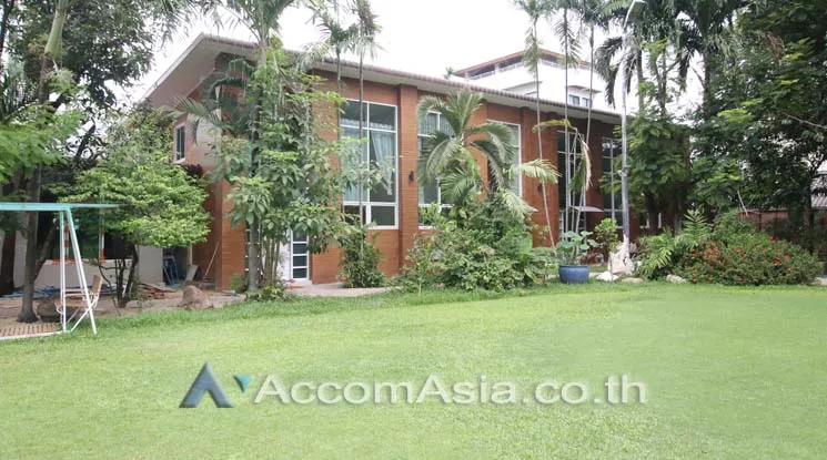 unit 2 Bedrooms  Townhouse For Rent in Sukhumvit, Bangkok  near BTS Thong Lo (AA13201)