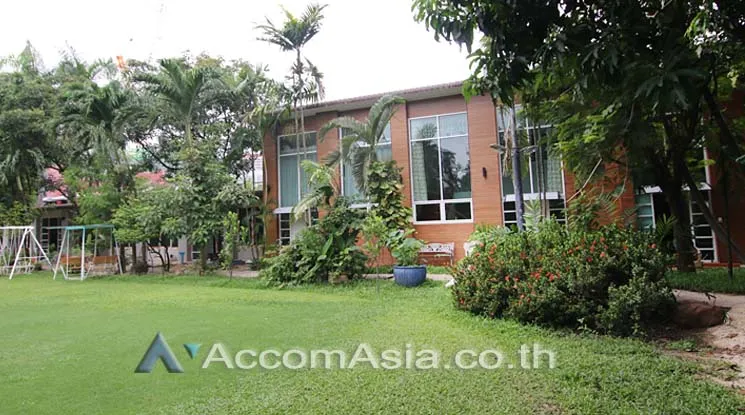 unit 2 Bedrooms  Townhouse For Rent in Sukhumvit, Bangkok  near BTS Thong Lo (AA13202)