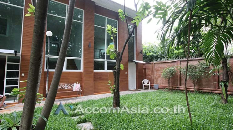 unit 2 Bedrooms  Townhouse For Rent in Sukhumvit, Bangkok  near BTS Thong Lo (AA13205)