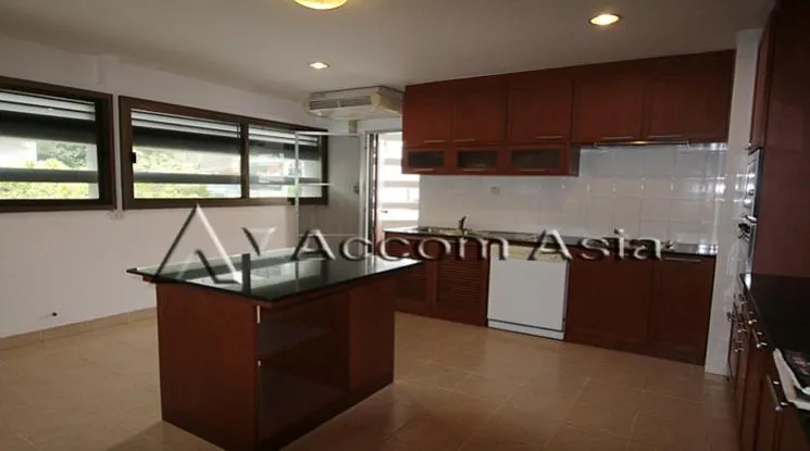 unit 3 Bedrooms  Condominium For Rent in Ploenchit, Bangkok  near BTS Ploenchit (2011804)