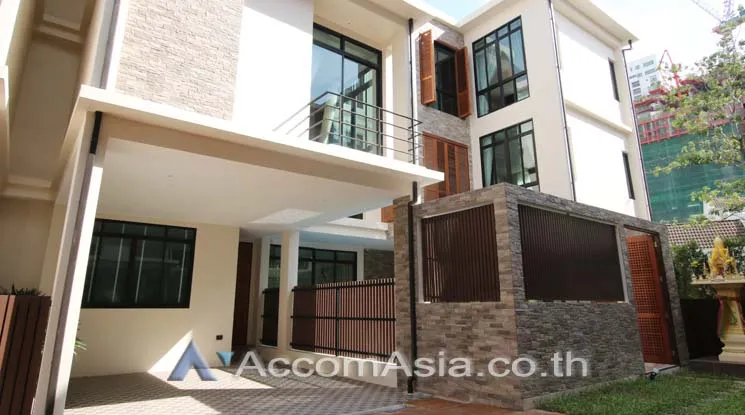 unitPrivate Swimming Pool |  4 Bedrooms  House For Rent in Sukhumvit, Bangkok  near BTS Phrom Phong (AA13421)