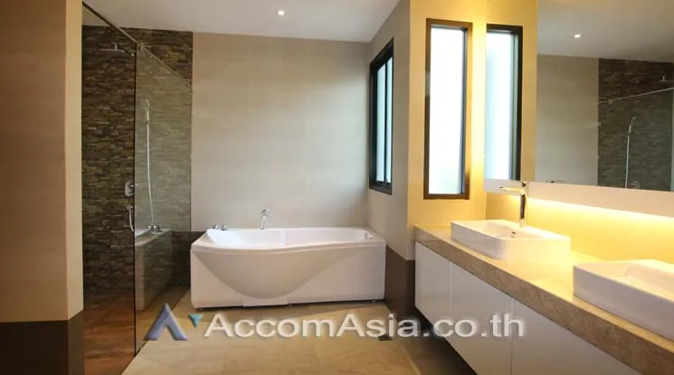 11  4 br House For Rent in Sukhumvit ,Bangkok BTS Phrom Phong at Emporium Pool Compound AA13421
