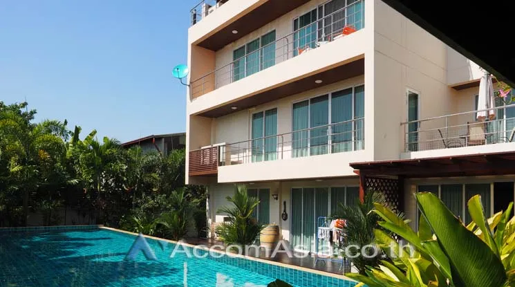 unit 5 Bedrooms  House For Sale in Sukhumvit, Bangkok  near BTS Punnawithi (AA13534)