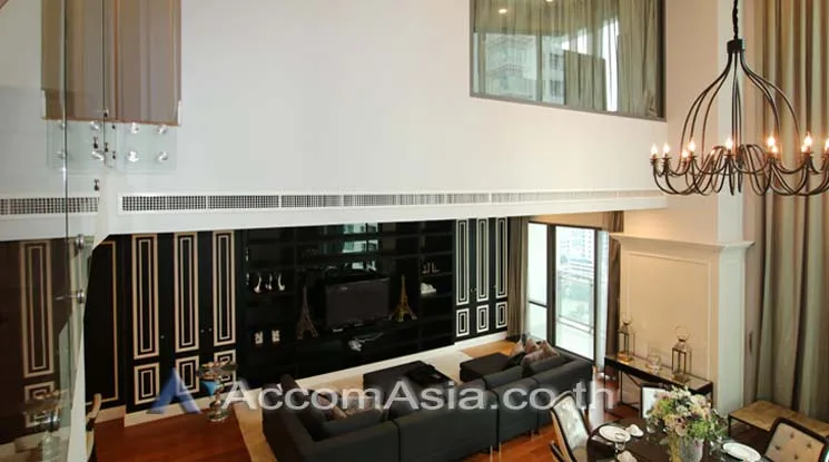 unit 3 Bedrooms  Condominium For Rent in Sukhumvit, Bangkok  near BTS Phrom Phong (AA13700)