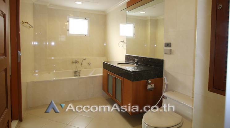 8  3 br Apartment For Rent in Sukhumvit ,Bangkok BTS Nana at Fully Furnished Apartment, Only 2 mins walk to BTS AA13749