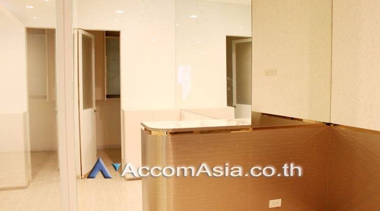  1  Retail / Showroom For Rent in Sukhumvit ,Bangkok BTS Phrom Phong at Retail Space at Sukhumvit 39 AA13839
