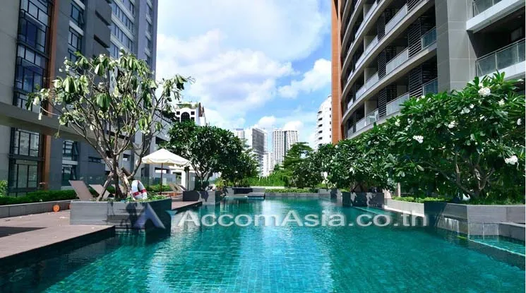 unit Studio  Apartment For Rent in Ploenchit, Bangkok  near BTS Ploenchit (AA13940)