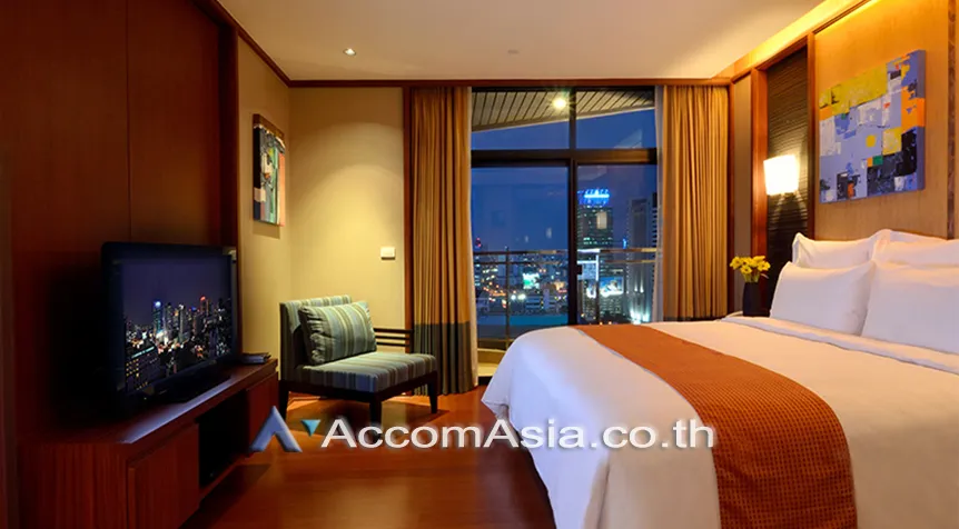 unit 4 Bedrooms  Apartment For Rent in Ploenchit, Bangkok  near BTS Ploenchit (AA13945)