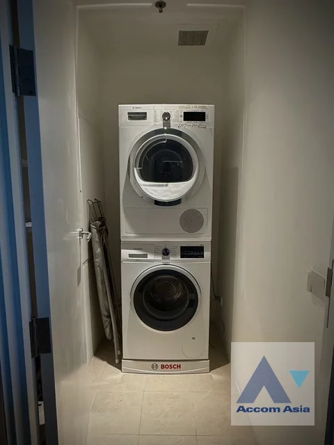 8  2 br Condominium For Rent in Silom ,Bangkok MRT Silom - BTS Sala Daeng at The Legend Saladaeng AA13953