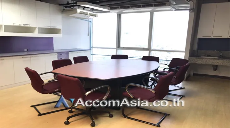 unit Office space For Rent in Sukhumvit, Bangkok  near BTS Ekkamai (AA14124)
