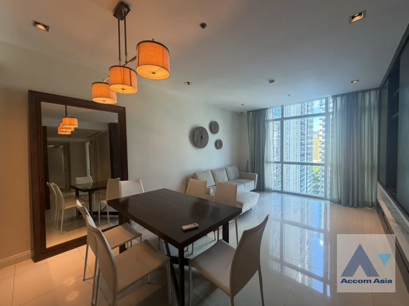 unit 2 Bedrooms  Condominium For Rent in Ploenchit, Bangkok  near BTS Ploenchit (AA14213)