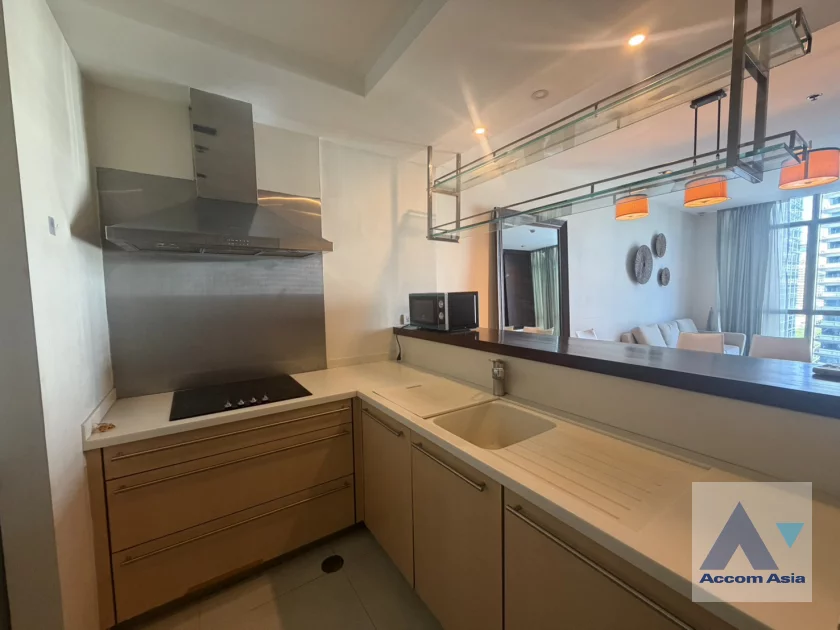 unit 2 Bedrooms  Condominium For Rent in Ploenchit, Bangkok  near BTS Ploenchit (AA14213)