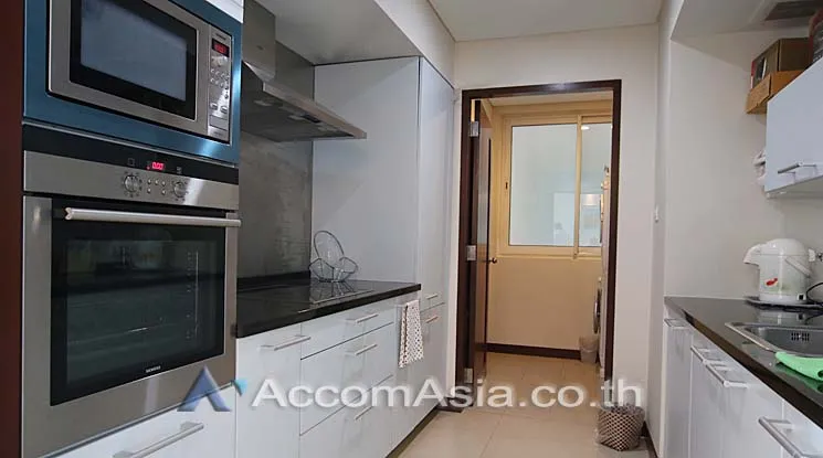 unit 2 Bedrooms  Condominium For Rent in Ploenchit, Bangkok  near BTS Chitlom (AA14373)