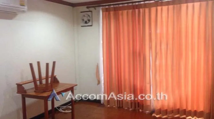 unit 4 Bedrooms  House For Rent in Pattanakarn, Bangkok  (AA14429)