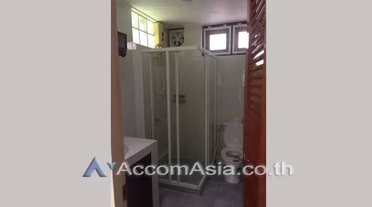 unit 4 Bedrooms  House For Rent in Pattanakarn, Bangkok  (AA14429)