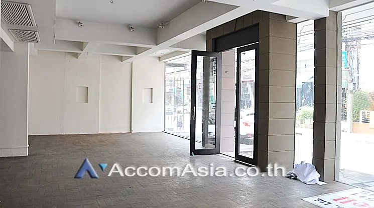 unit 4 Bedrooms  Shophouse For Rent & Sale in Sukhumvit, Bangkok  near BTS Asok (AA14623)
