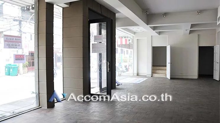 unit 4 Bedrooms  Shophouse For Rent & Sale in Sukhumvit, Bangkok  near BTS Asok (AA14623)