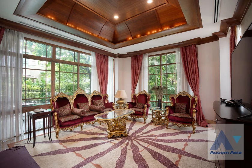 unitCorner Unit, Private Swimming Pool |  5 Bedrooms  House For Rent & Sale in Sukhumvit, Bangkok  near BTS Phra khanong (AA14897)