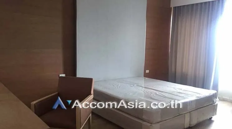 unit 2 Bedrooms  Condominium For Rent in Ploenchit, Bangkok  near BTS Chitlom (AA14903)