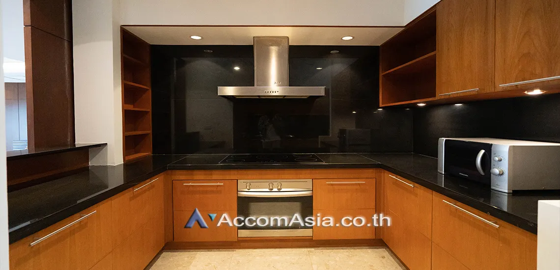 unit 3 Bedrooms  Apartment For Rent in Ploenchit, Bangkok  near BTS Ploenchit (AA15154)