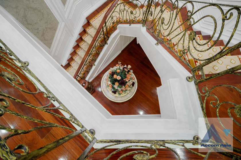 unitSuper Luxury, Duplex Condo, Penthouse | Penthouse - Huge terrace Garden.  Park Chidlom