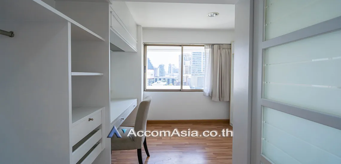 11  3 br Apartment For Rent in Sukhumvit ,Bangkok BTS Asok at Family Apartment with Lake View AA15312