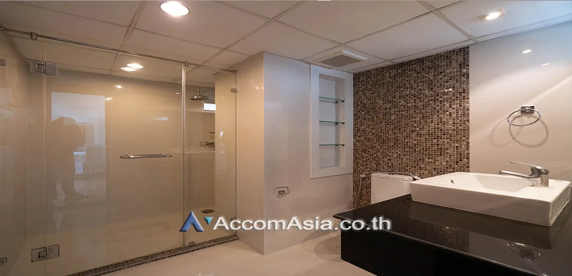 12  3 br Apartment For Rent in Sukhumvit ,Bangkok BTS Asok at Family Apartment with Lake View AA15312