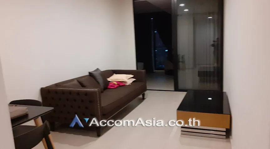 unit 1 Bedroom  Condominium For Rent in Ploenchit, Bangkok  near BTS Ploenchit (AA15458)