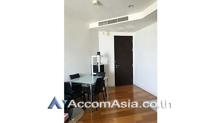 unit 1 Bedroom  Condominium For Rent & Sale in Rama 3, Bangkok  near BTS Saphan Taksin (AA15512)
