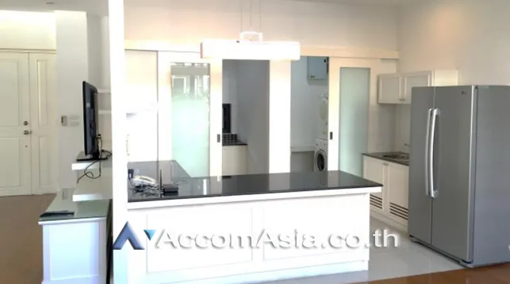 unit 2 Bedrooms  Apartment For Rent in Sukhumvit, Bangkok  near BTS Ekkamai (AA15517)