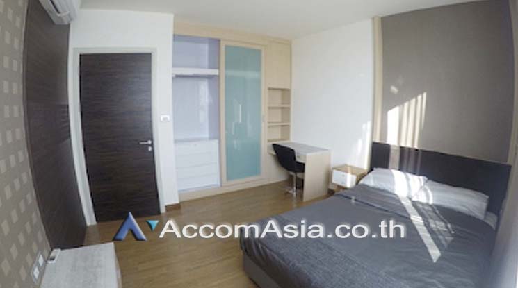  1  3 br Condominium For Sale in Charoen Nakhon ,Bangkok BTS Krung Thon Buri at WaterMark Chaophraya River AA15528