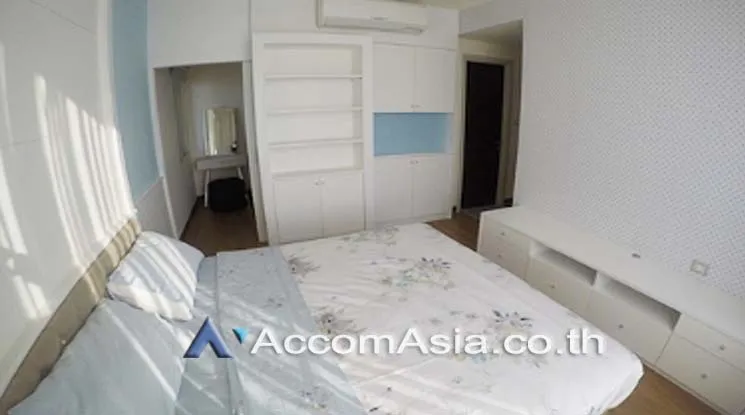 unit 3 Bedrooms  Condominium For Sale in Charoen Nakhon, Bangkok  near BTS Krung Thon Buri (AA15528)