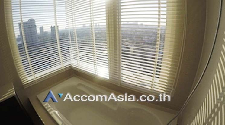 5  3 br Condominium For Sale in Charoen Nakhon ,Bangkok BTS Krung Thon Buri at WaterMark Chaophraya River AA15528