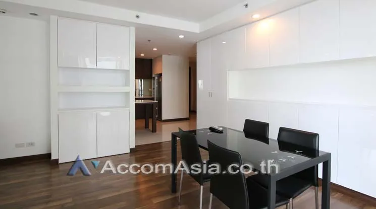 unit 2 Bedrooms  Condominium For Rent in Ploenchit, Bangkok  near BTS Ratchadamri (AA15563)