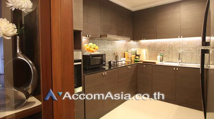 unit 2 Bedrooms  Apartment For Rent in Ploenchit, Bangkok  near BTS Ploenchit (AA15646)