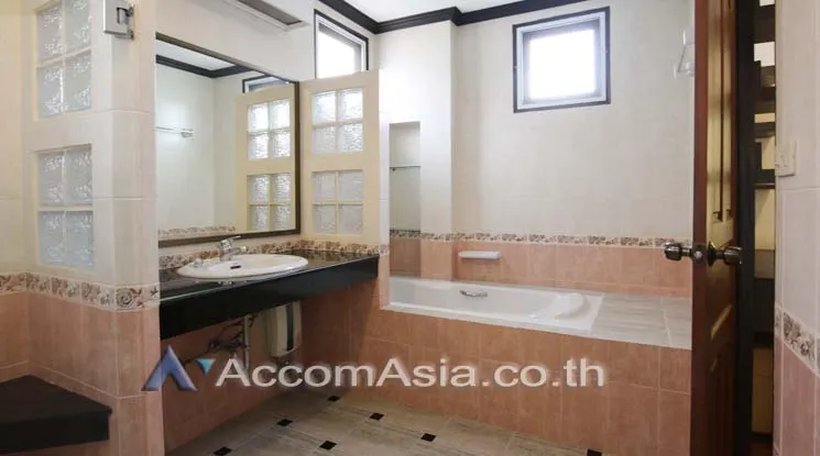 13  4 br House For Rent in Sukhumvit ,Bangkok BTS Ekkamai AA15757