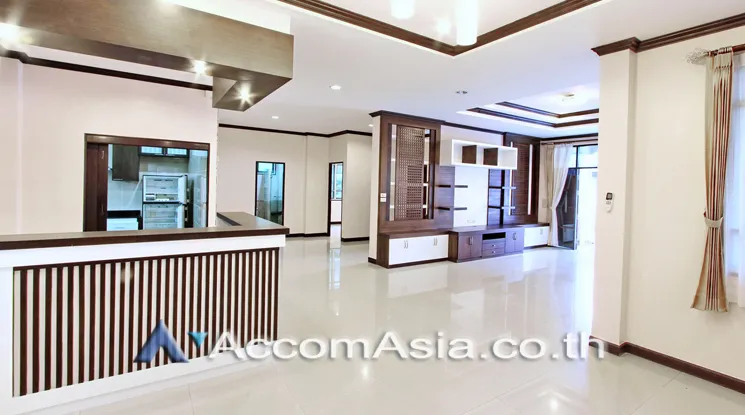 unitPet friendly |  4 Bedrooms  House For Rent in Sukhumvit, Bangkok  near BTS Ekkamai (AA15757)